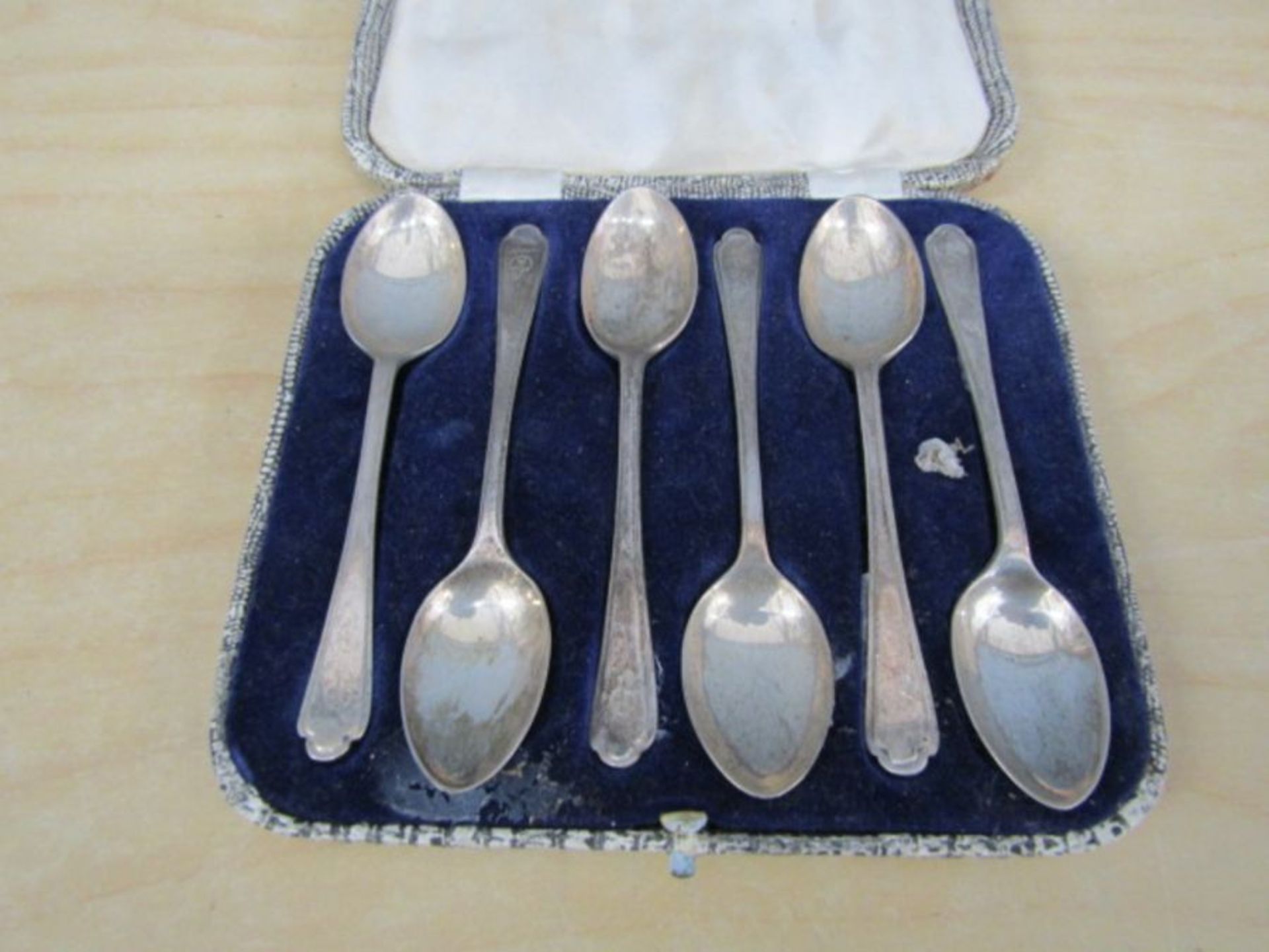 Set of 6 silver hallmarked teaspoons in case. Approx 80 grams silver - Image 2 of 2