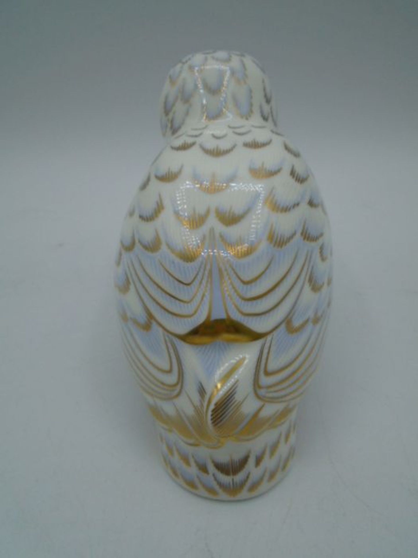 Royal Crown Derby Snowy Owl Collectors Guild Paperweight with gold stopper, 10cm tall - Image 2 of 5