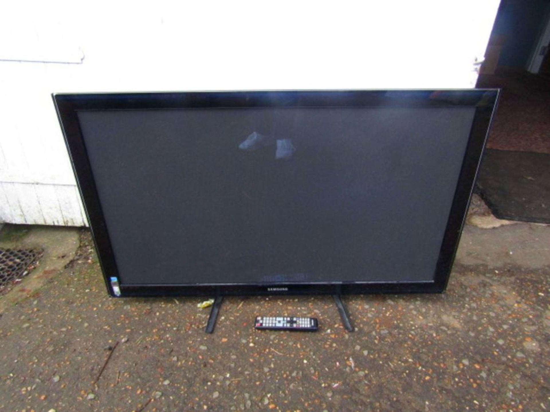 50" Samsung LCD TV with remote from a house clearance