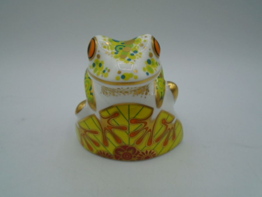 2 Royal Crown Derby paperweight frogs 'Skip' and 'Hop', both with gold stoppers - Image 6 of 8
