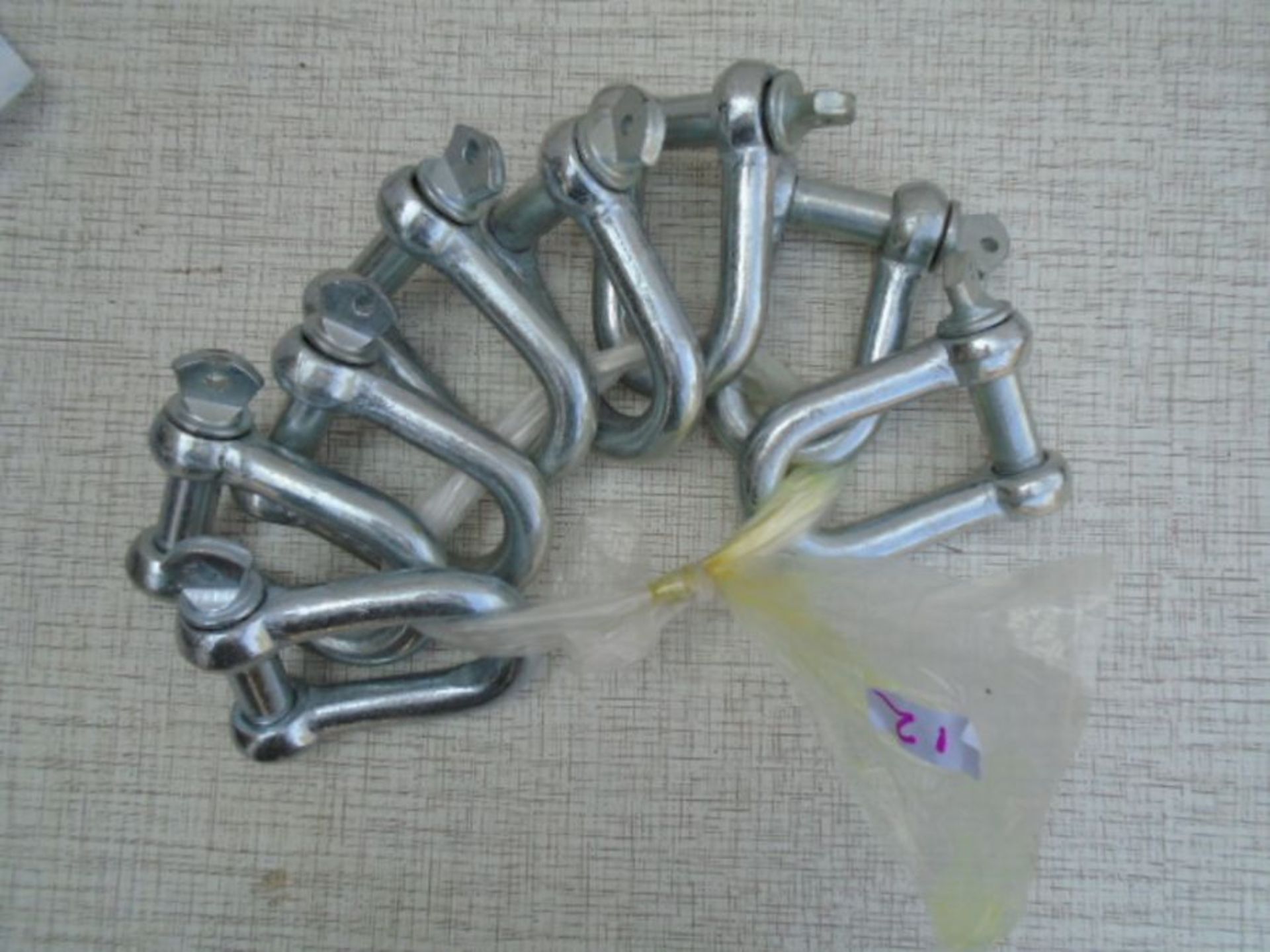 8 x 20mm shackles