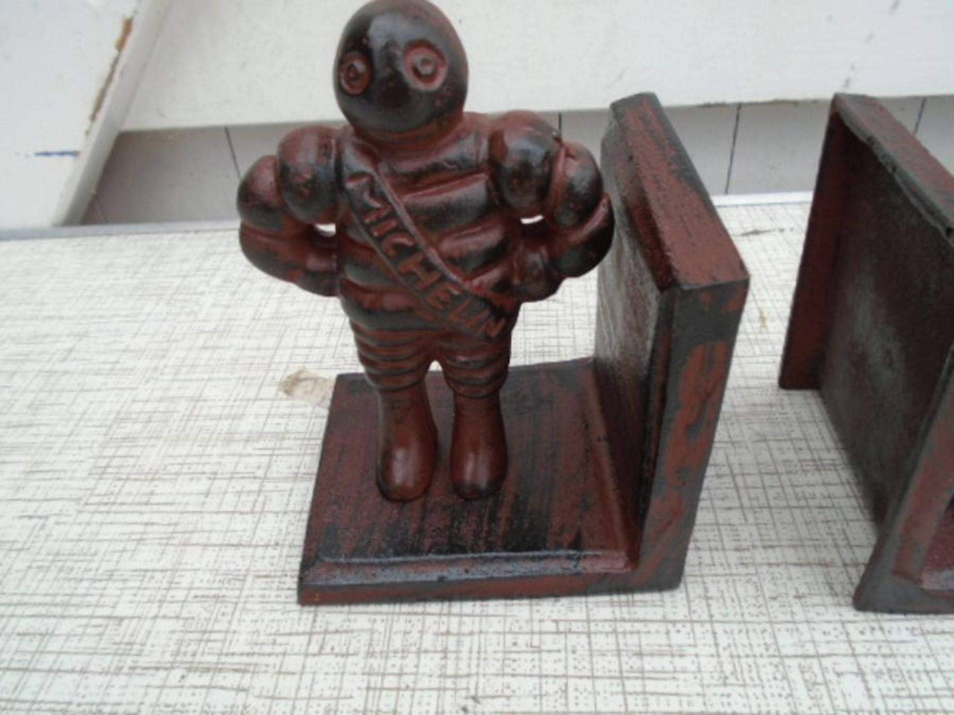 Michelin bookends - brown - Image 2 of 3