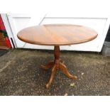 Clover pedestal table