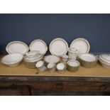 De Limoges porcelain part dinner service in white with gold detail, comprising 4 serving plates/