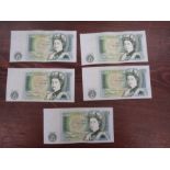 5 crisp £1 notes in consecutive numbers