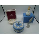 Wedgwood Jasperware lidded trinket box decorated with vine leaves, diam 12cm, together with a