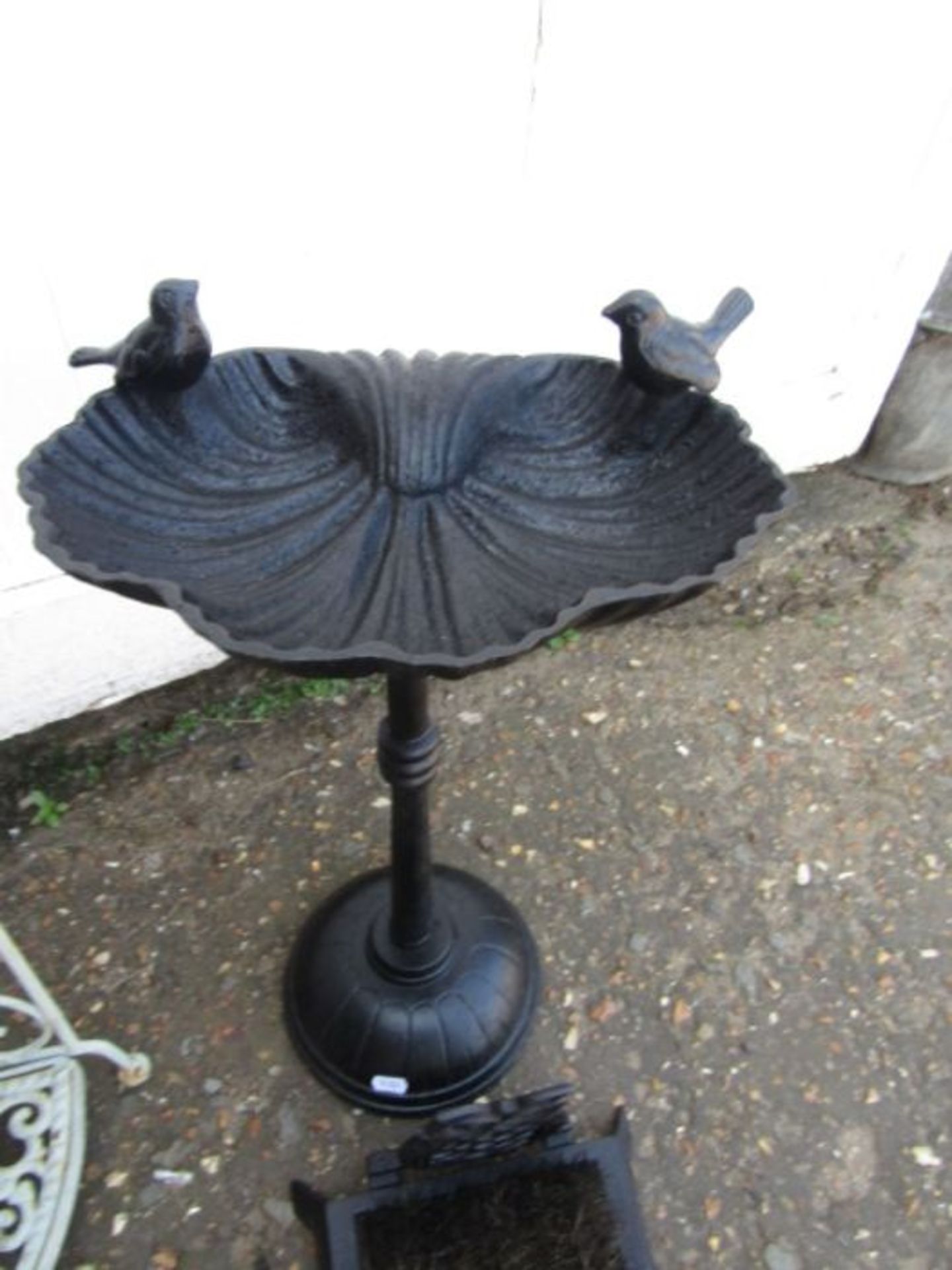 Green metal corner garden shelving, cast iron bird bath and owl boot brush - Image 2 of 4