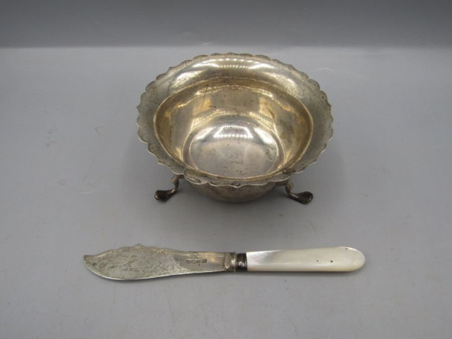 Silver hallmarked sugar bowl and mother of pearl knife with silver blade 100gmd gross weight - Image 2 of 6