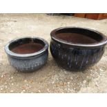 2 ceramic plant pots