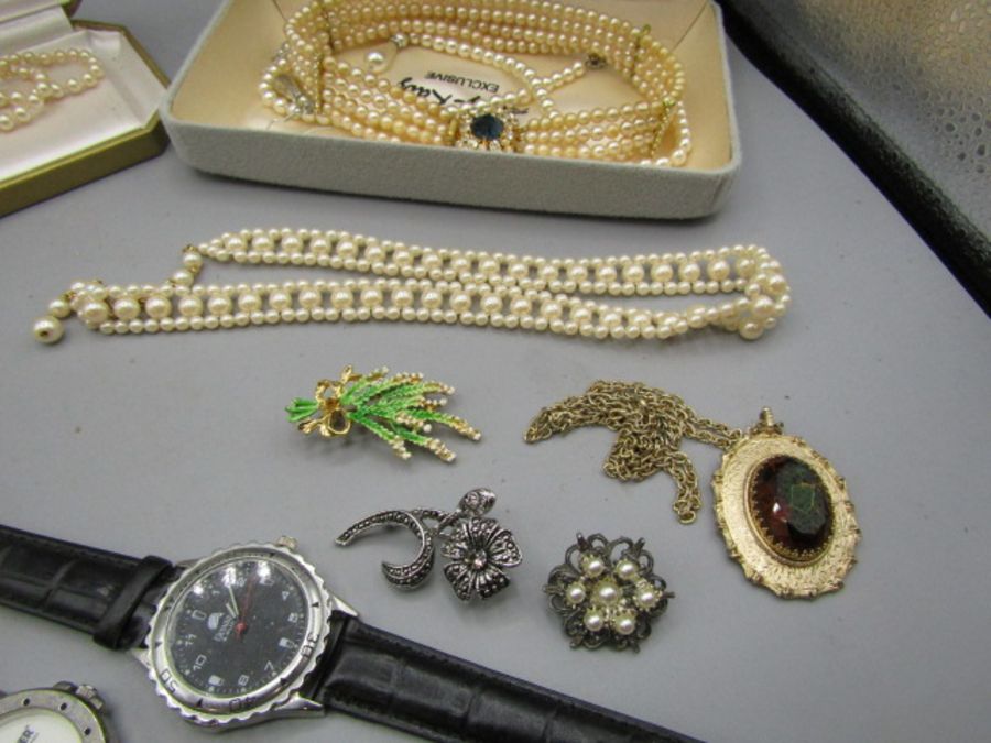 Costume jewellery and watches - Image 2 of 5