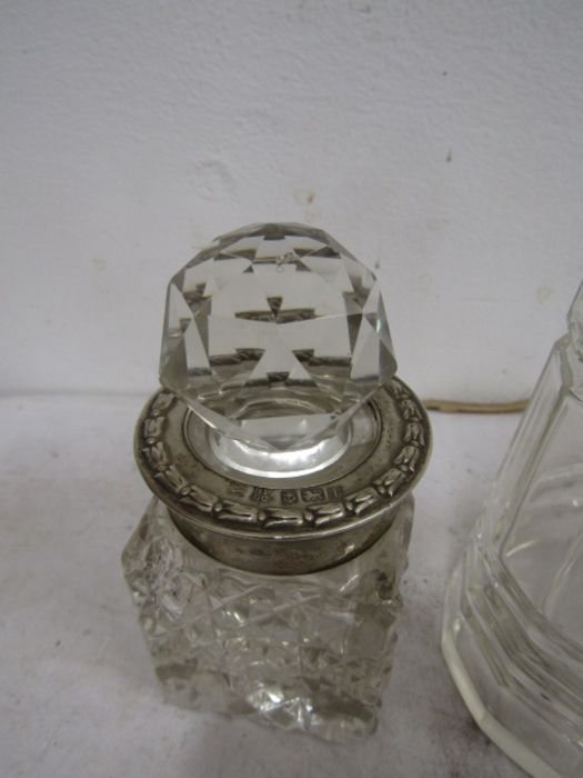 Christofle's of Paris silver plated ice cube scoop (chunky model 1950s) and Silver topped sifter and - Image 4 of 10
