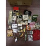 A collection of costume jewellery inc vintage brooches