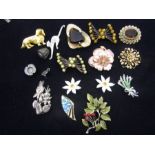 Collection of dress brooches inc Sarah Coventry