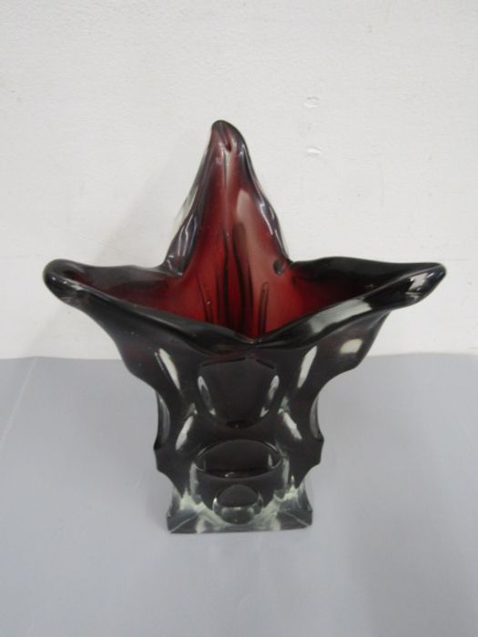 A burgandy glass vase Murano? 30cmH - Image 3 of 3