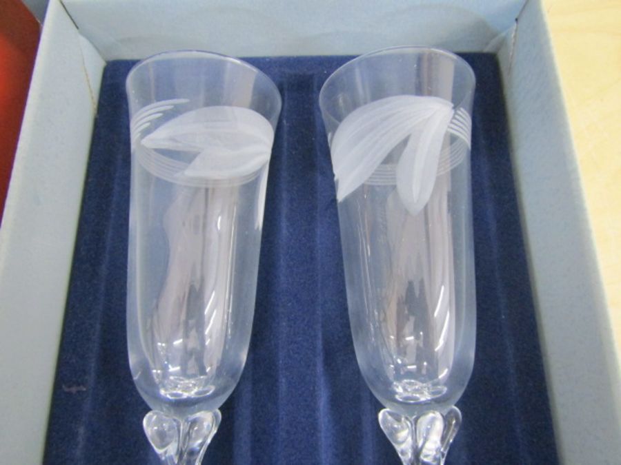 Boxed crystal glasses, ship in bottle and glass vases etc - Image 4 of 9