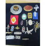 A collection of vintage brooches inc art deco
