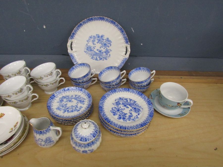 Part tea sets - Image 2 of 3