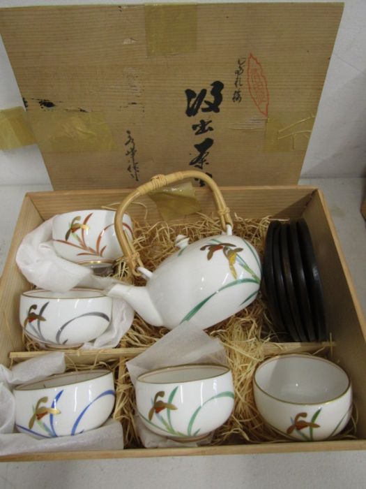 A Japanese tea set in wooden gift box
