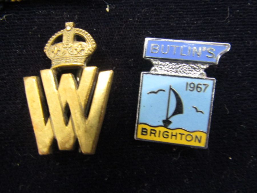 WW2 era badges, medal and patch plus a Butlins badge! - Image 2 of 5