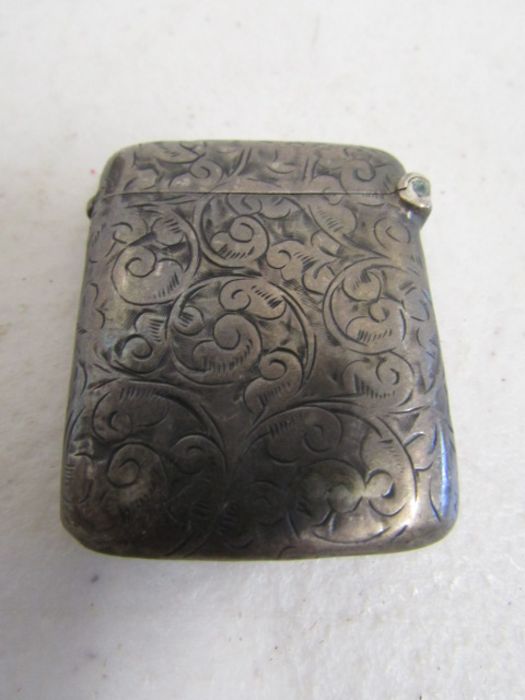 Brass hand crafted matchbox cover and silver vesta case - Image 6 of 6