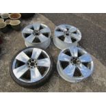 Set of 4 Vault alloy wheels, one with tyre