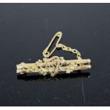 9ct gold Irish Harp & clover leaf brooch, 3.5cm long by 1cm, 2.3gms