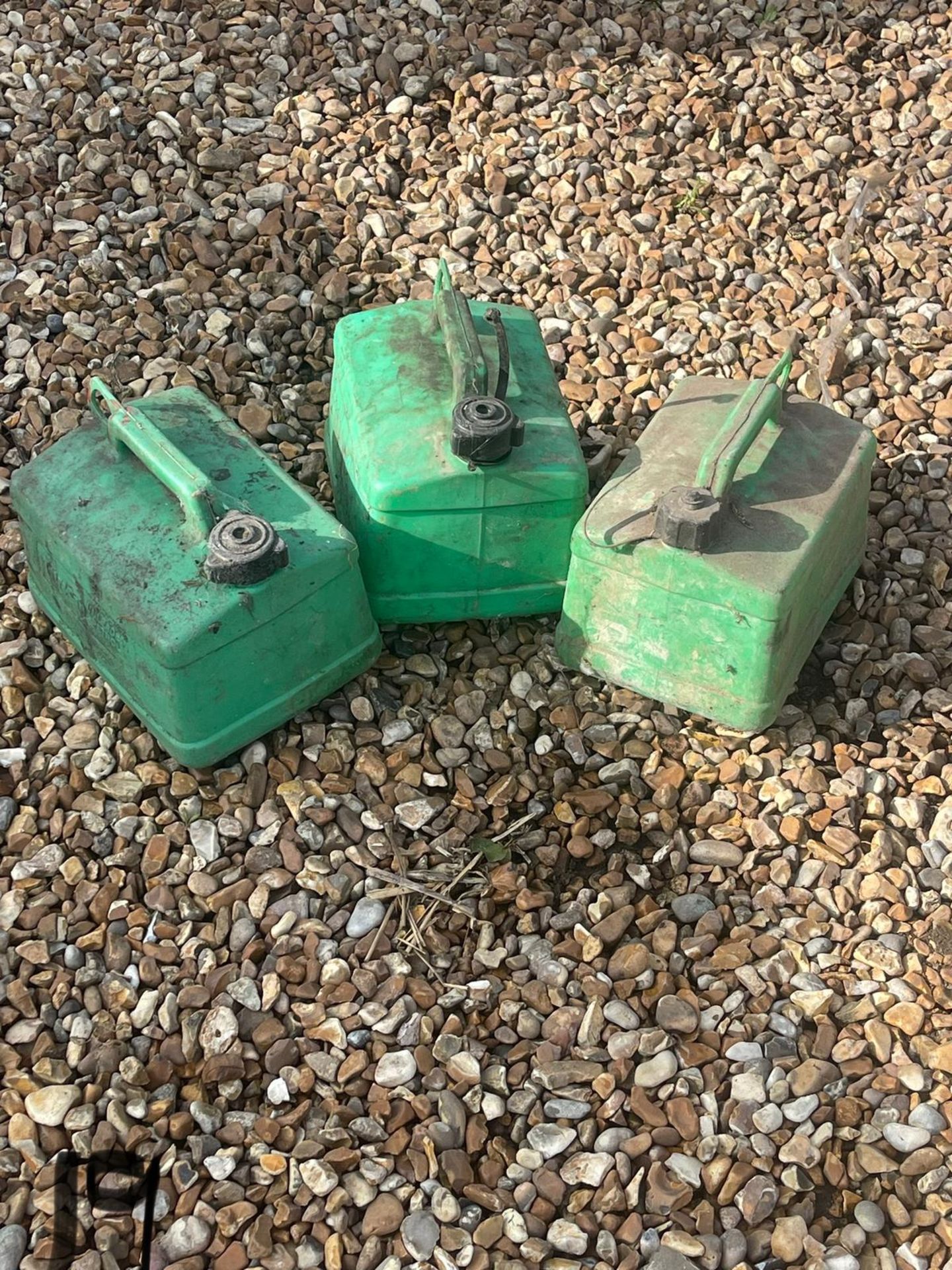 3 plastic fuel cans