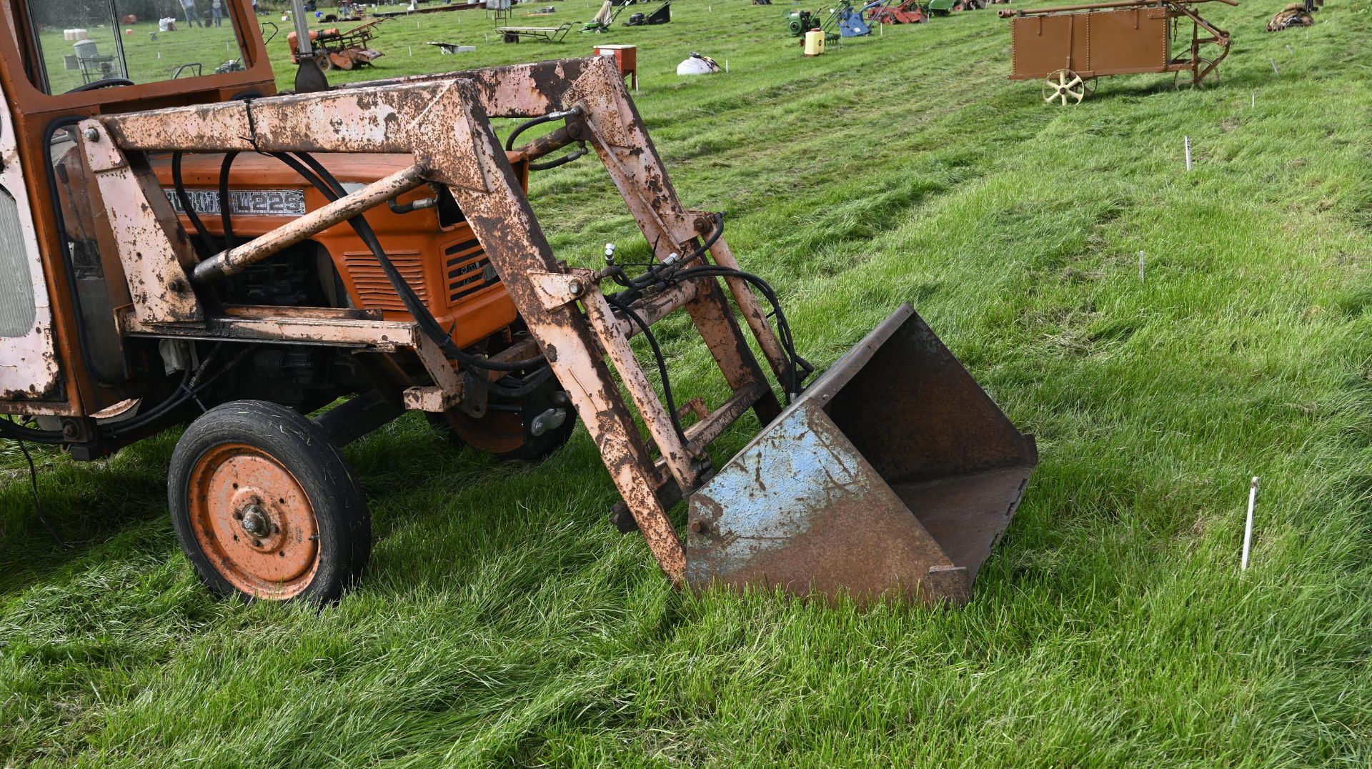 Kubota L225 tractor 1980, engine recently rebuilt and with new front tyres - Image 2 of 2