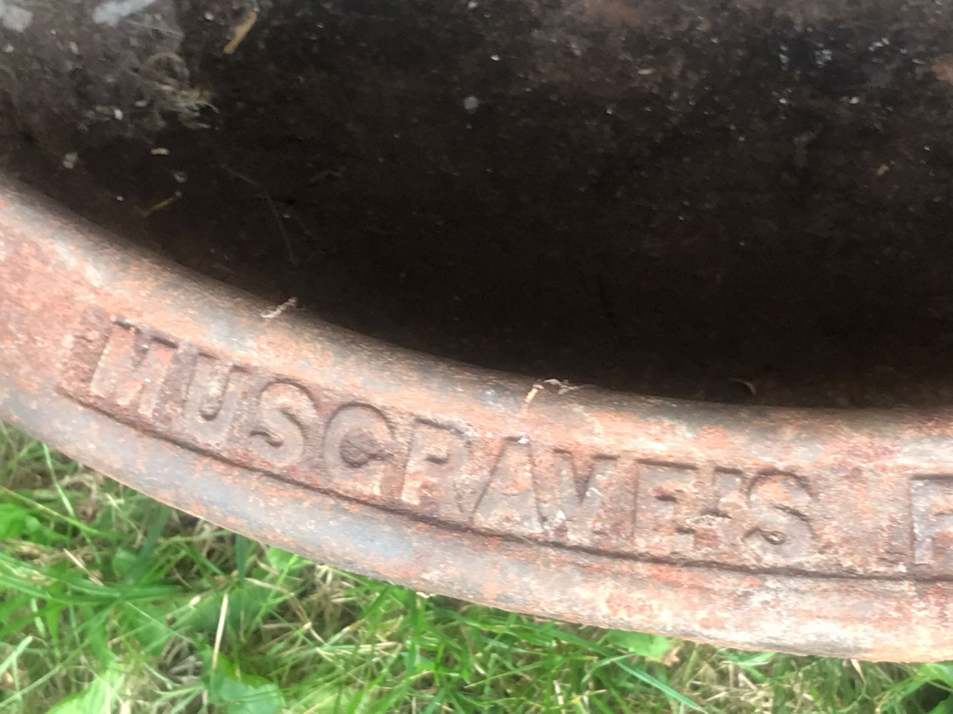 Caste iron corner feed trough, Musgrave of Belfast - Image 2 of 4