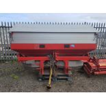 Kverneland Accord Exacta KL1500 mounted dry fertiliser spreader