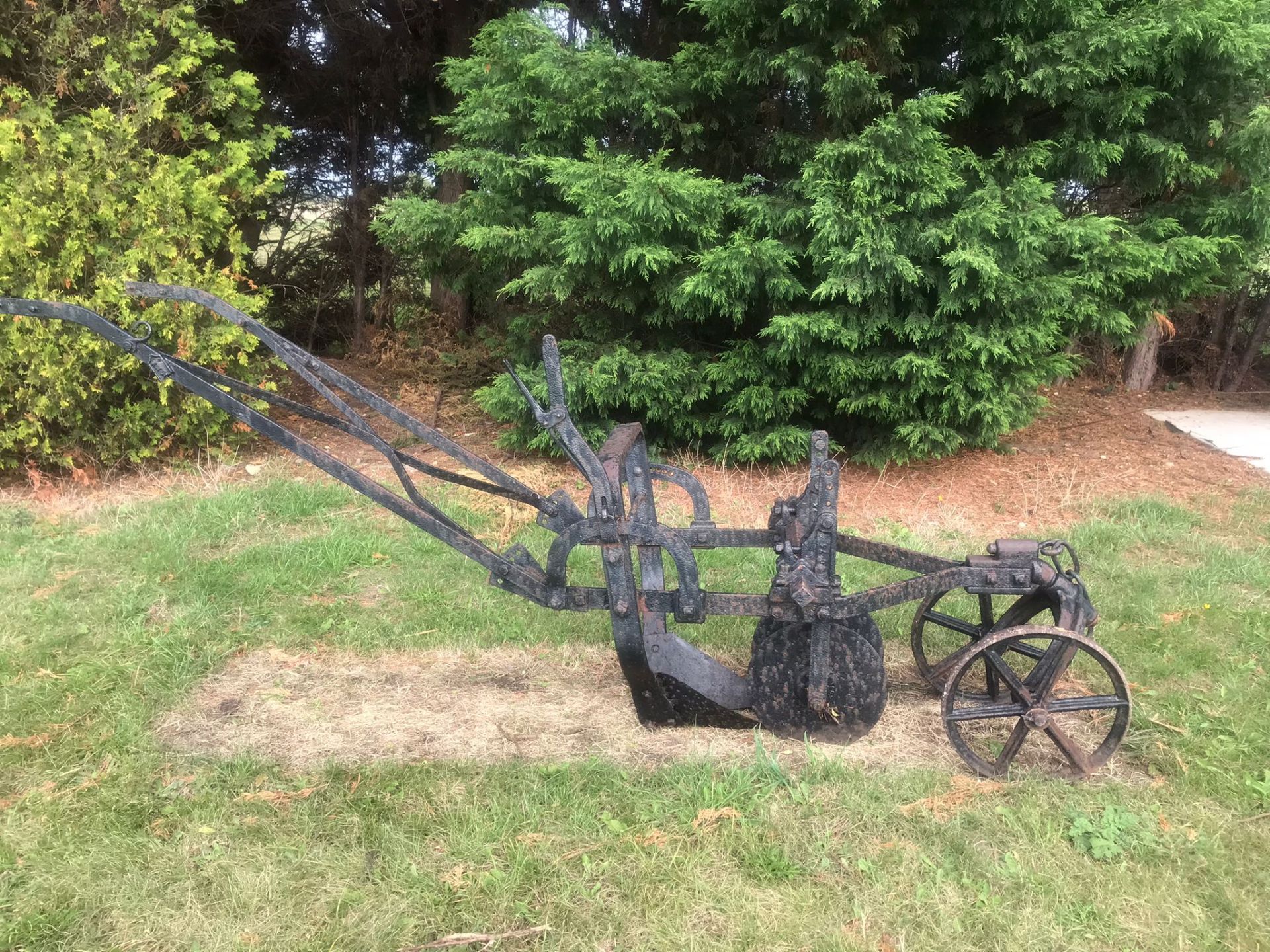 Vintage horse drawn single row sugar beet lifter - Image 5 of 6