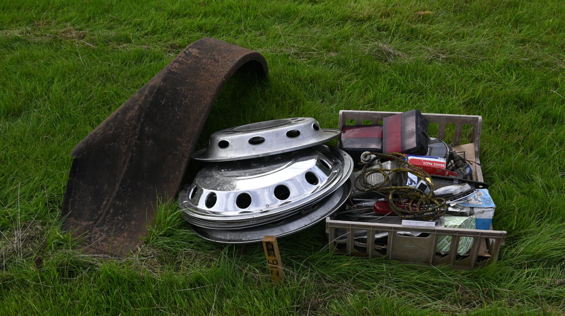 Vintage car parts - Image 2 of 3