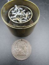 Bronze medallion 1792 'Vivre Libres ou mourib along with jacks game in a brass pot