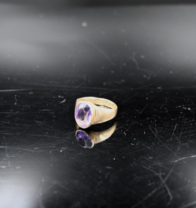 18 carat gold and amethyst ring, 5.76g hallmarked - Image 2 of 5