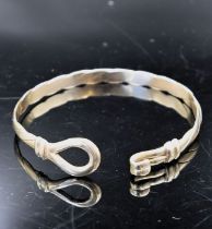 9ct gold bangle with a hoop and hook clasp, 17.5grams dated 1919, Sheffield
