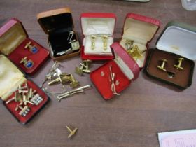 Quantity of cufflinks and tie pins