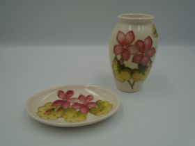 Moorcroft small pink geranium pattern vase, approx 10.5cm tall together with a small oval pink