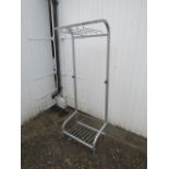 Adjustable metal clothes rail