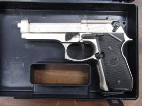 Pietro Beretta Gardone pistol mod 92 FS 4.5mm missing magazine