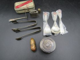 Collectables inc Needle and thimble case, lighter