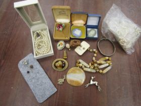 Costume jewellery to include Tigers Eye brooch, hat pins, pearls, Jasperware brooches etc