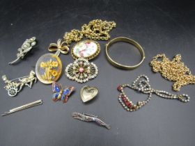 Brooches, necklaces etc