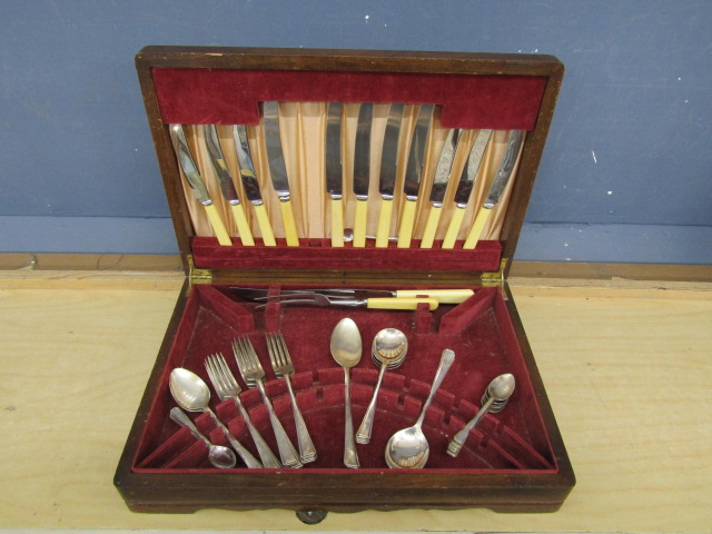 Vintage wooden cutlery canteen with cutlery (not complete)