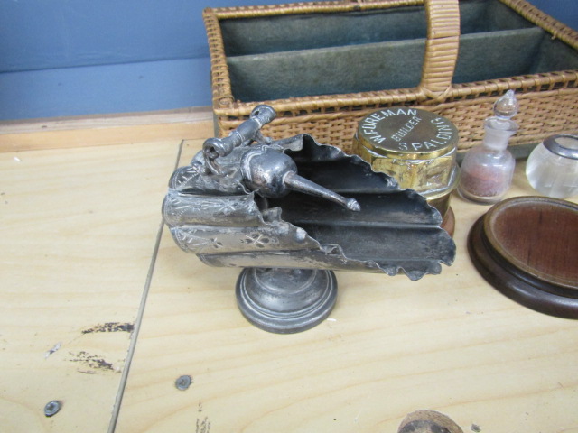 Collectors lot to include pewter sugar scuttle, oak serving bowl and antique brass wheel hub etc - Image 7 of 7