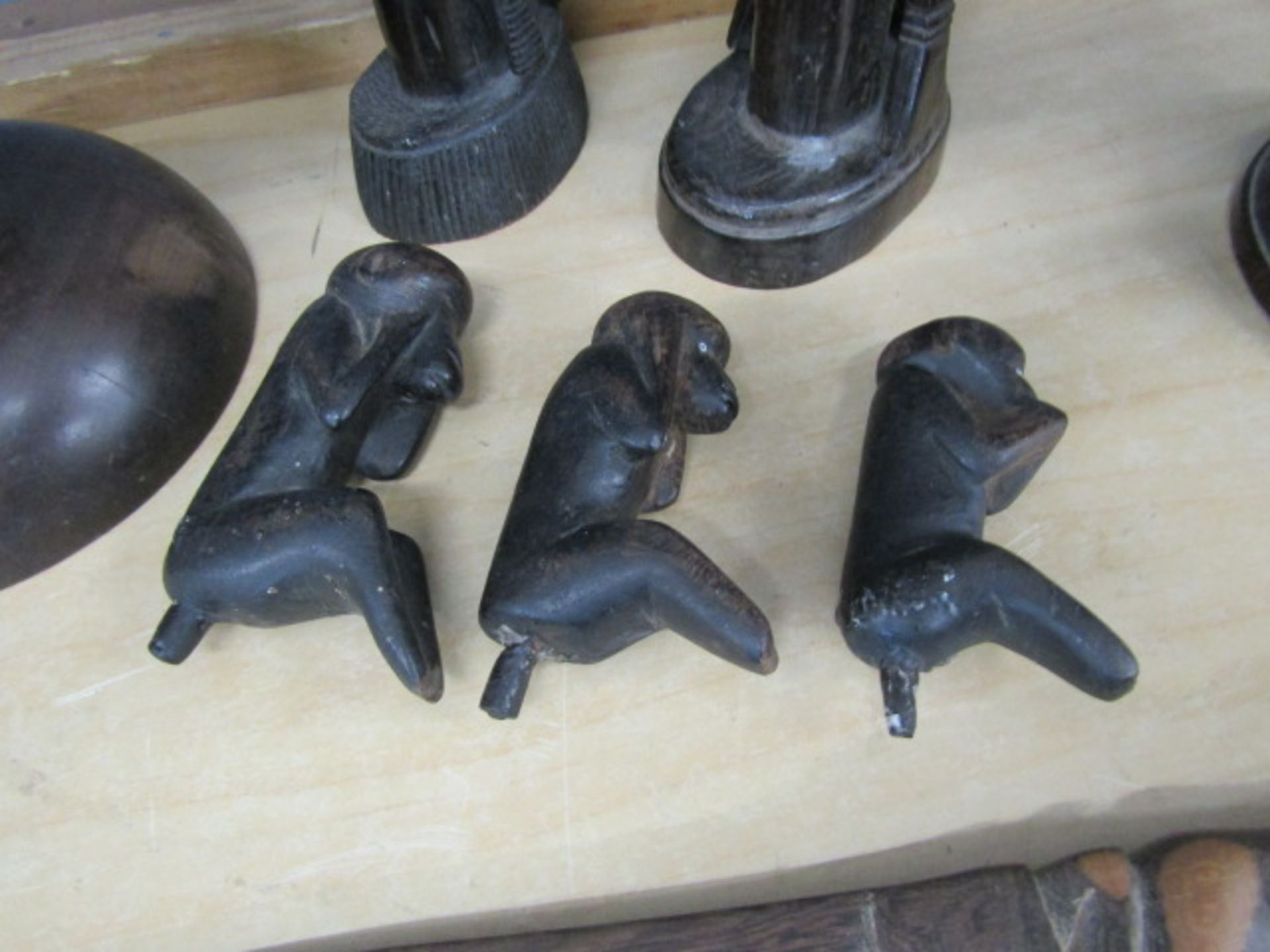 Treen to include candelabra and tribal sculptures etc - Image 5 of 7