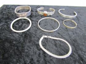 7 silver bracelets all marked 925/sterling/ or hallmarked total weight 140gms