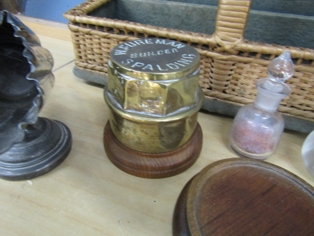 Collectors lot to include pewter sugar scuttle, oak serving bowl and antique brass wheel hub etc - Image 5 of 7