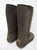 Emu sheepskin boots in chestnut brown size 7