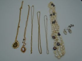 A mixed bag of costume jewellery to include necklaces, pendants and earrings.