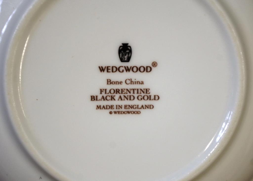 Extensive Wedgwood 'Florentine' dinner set - Image 5 of 5